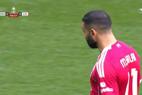من ركلة جزاء.. صلاح يهدر فرصة تقليص الفارق لـ ليفربول أمام السيتي بكأس الاتحاد